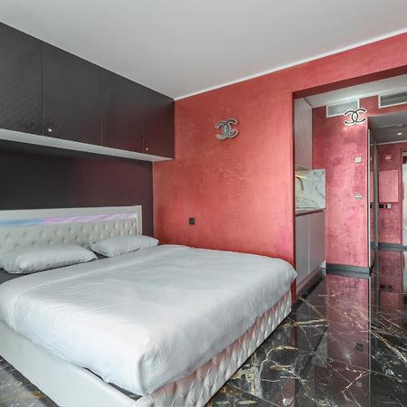 Luxury Studio Renovated 2024 With Free Parking ボーソレイユ エクステリア 写真