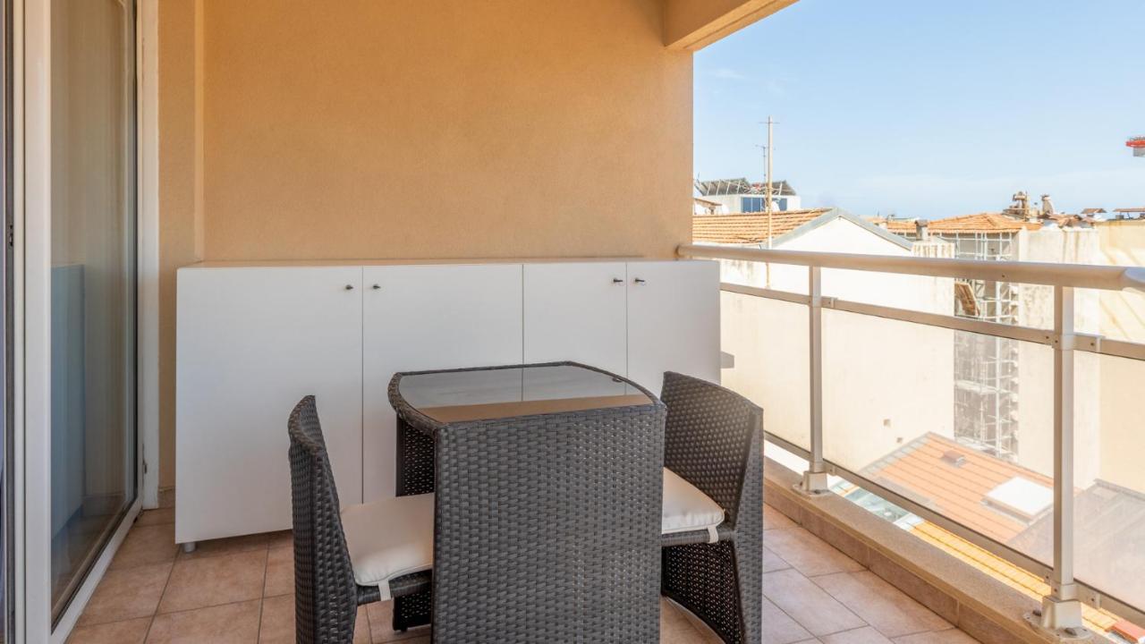 Luxury Studio Renovated 2024 With Free Parking ボーソレイユ エクステリア 写真