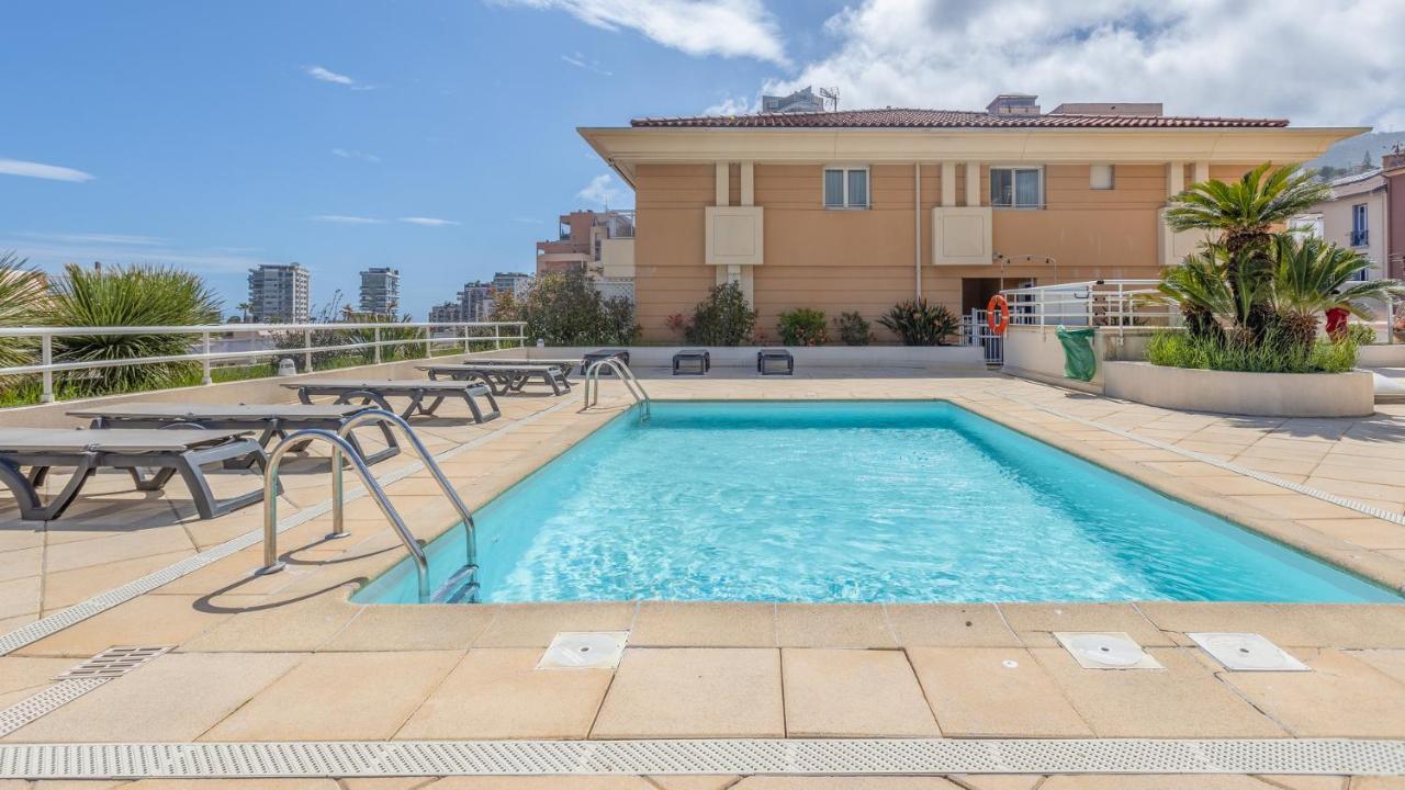 Luxury Studio Renovated 2024 With Free Parking ボーソレイユ エクステリア 写真