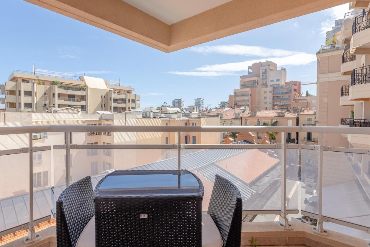 Luxury Studio Renovated 2024 With Free Parking ボーソレイユ エクステリア 写真