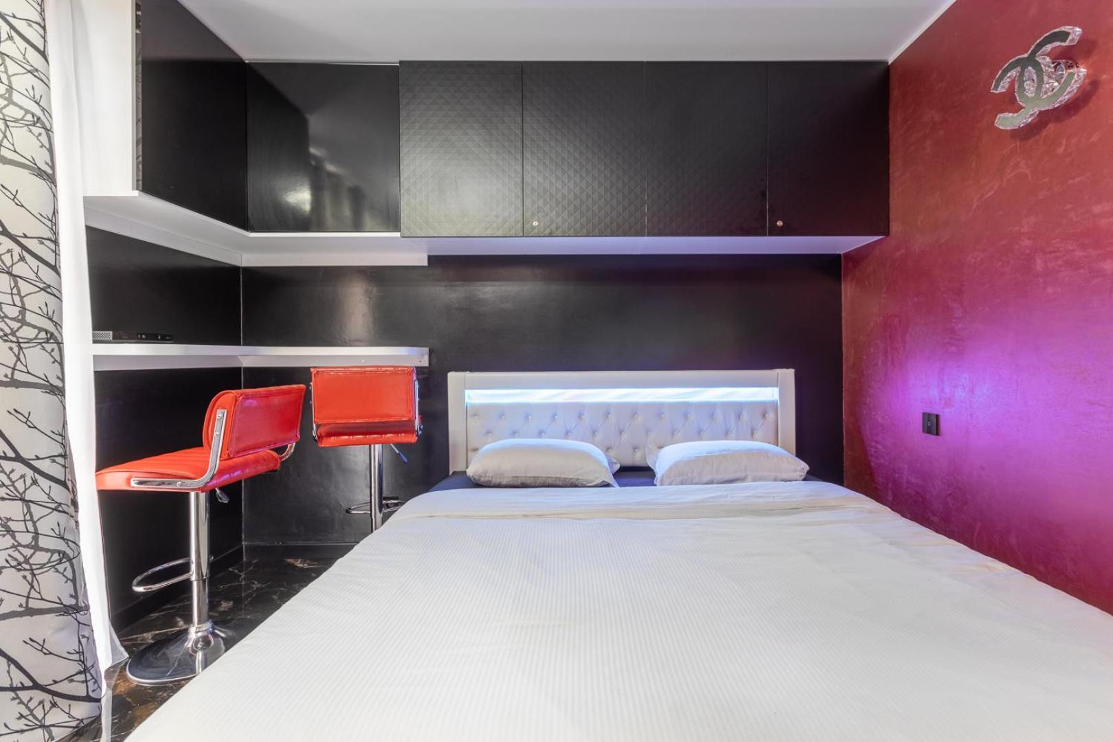 Luxury Studio Renovated 2024 With Free Parking ボーソレイユ エクステリア 写真